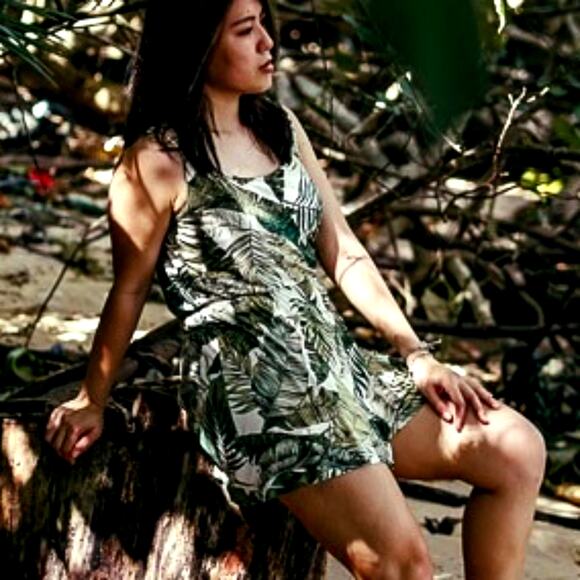 H&M Shorts One Piece Divided Palm Leaf Print Romper - size L - Picture 6 of 15